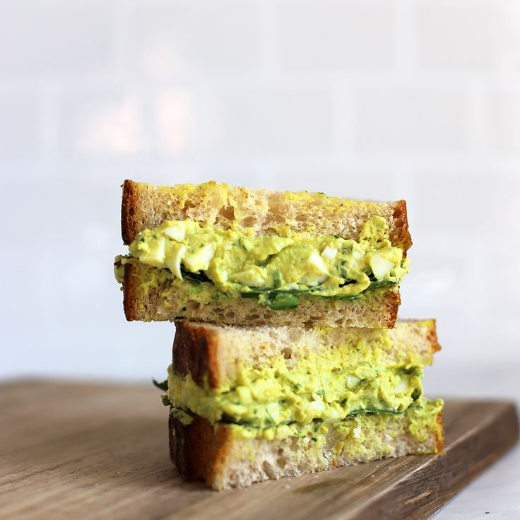 SANDWICH DE HUEVO