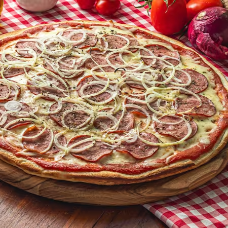 Base de molho artesanal e mussarela; Calabresa, azeitonas, cebola e orégano | 35cm