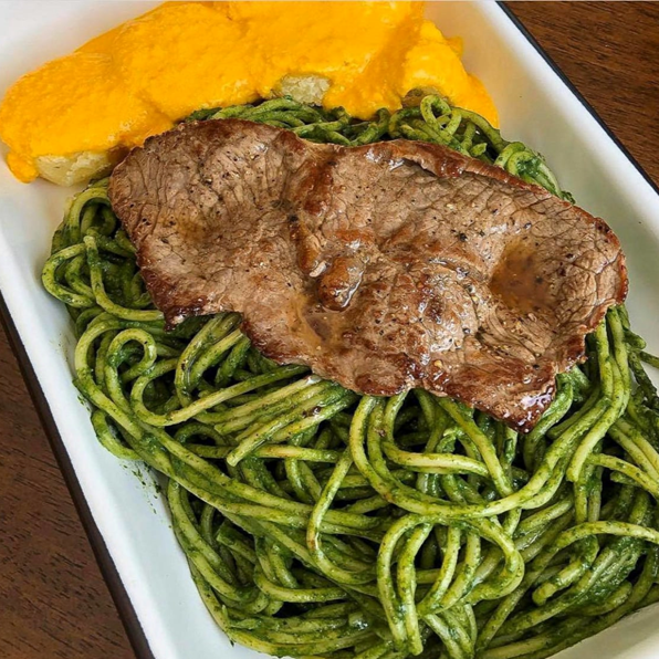 Tallarines Verdes con papa a la huancaína
