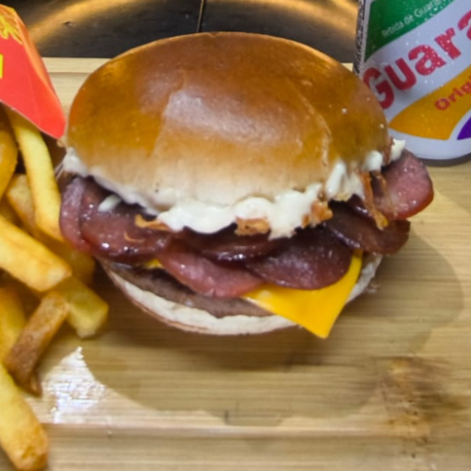 Hamburguer composto por 1 Bife de Hamburguer (Comum), 1 queijo, Calabresa e Molho especial