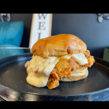 La Triple Cheese Chicken Burger