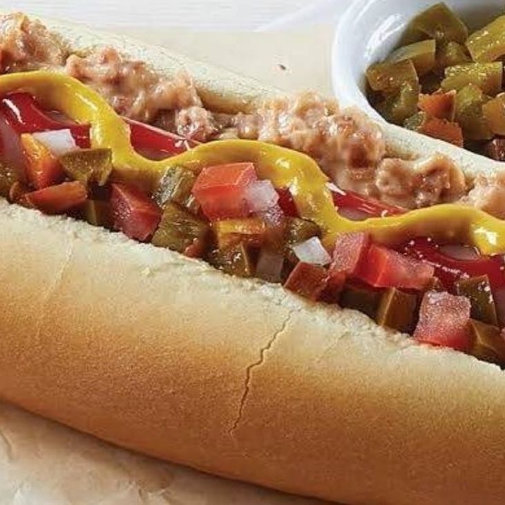 4 Hotdogs con Piña y Tocino y 1 Orden de Papas