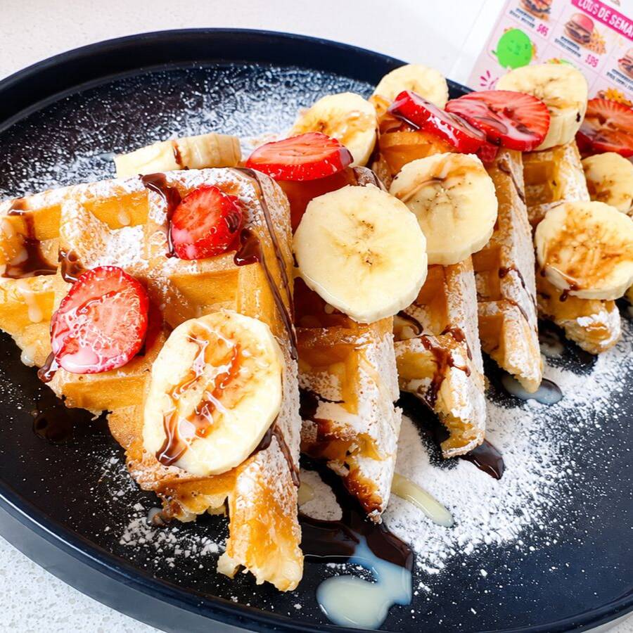 Waffles Con Fruta
