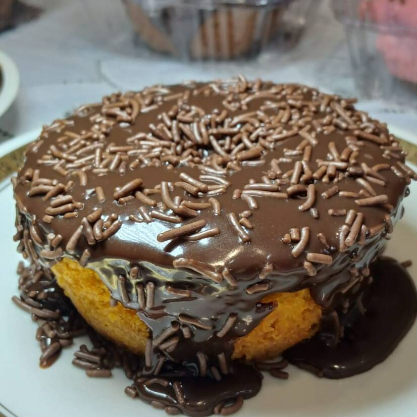 Bolo fofinho de cenoura com cobertura chocolate meio amargo