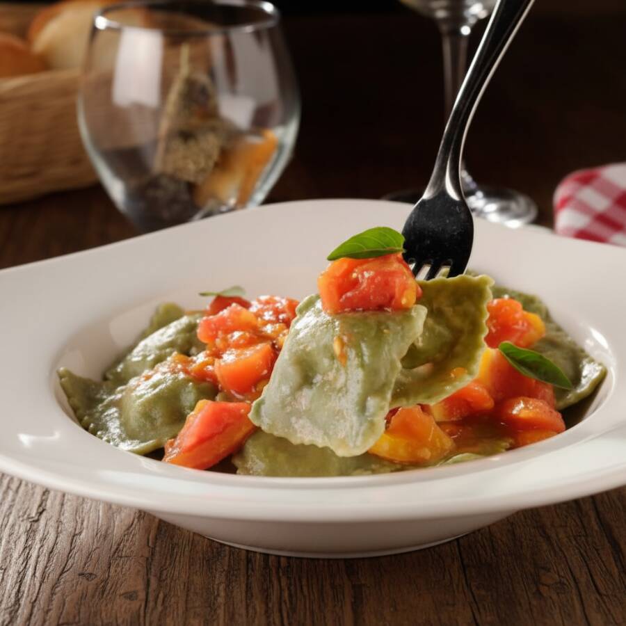 Recheado com muçarela de búfala ao molho de tomate fresco