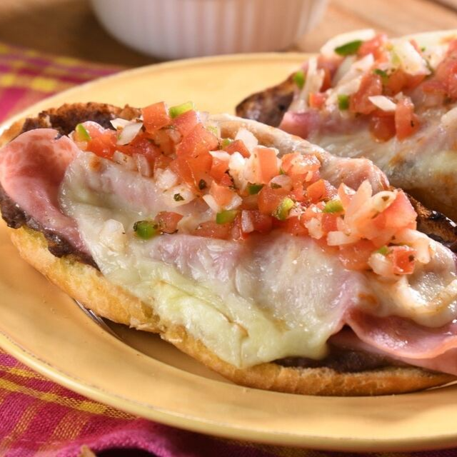 Molletes con Jamón 4 pzas