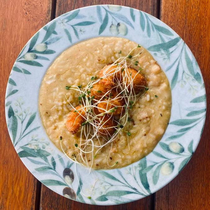 Risoto de camarão com fonduta de parmesão