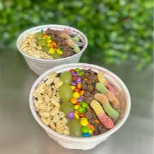 3 complementos, 2 frutas e 1 calda