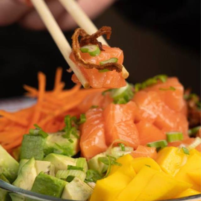 POKE MANGO AVOCADO SALMON