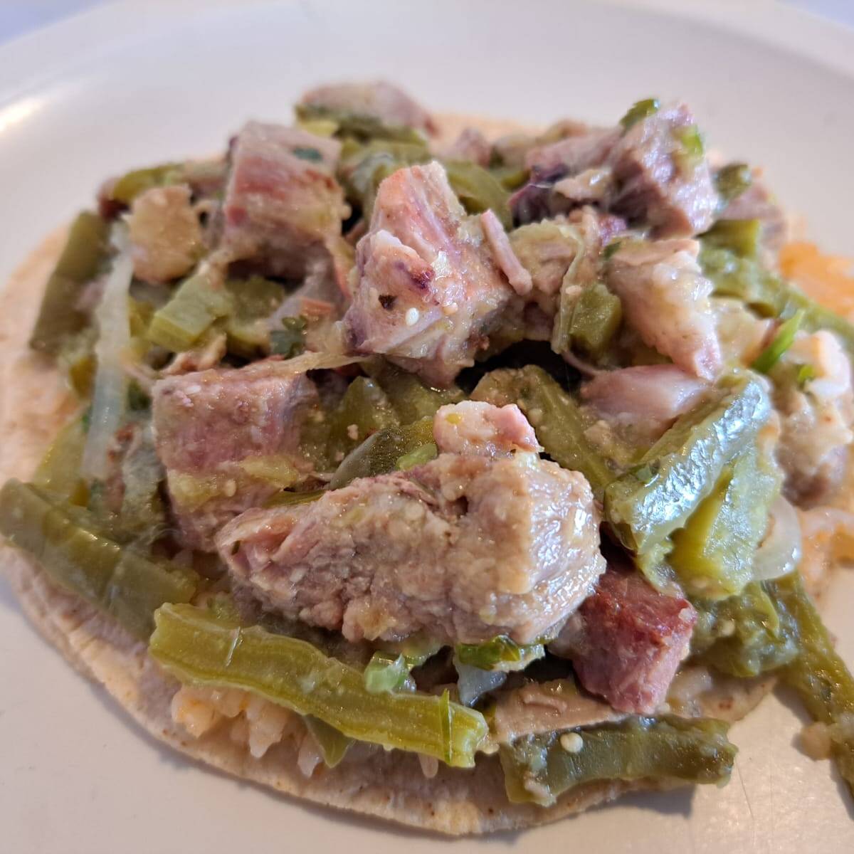 Taco de bistec con nopales