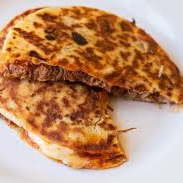 Quesadilla con carne con chile