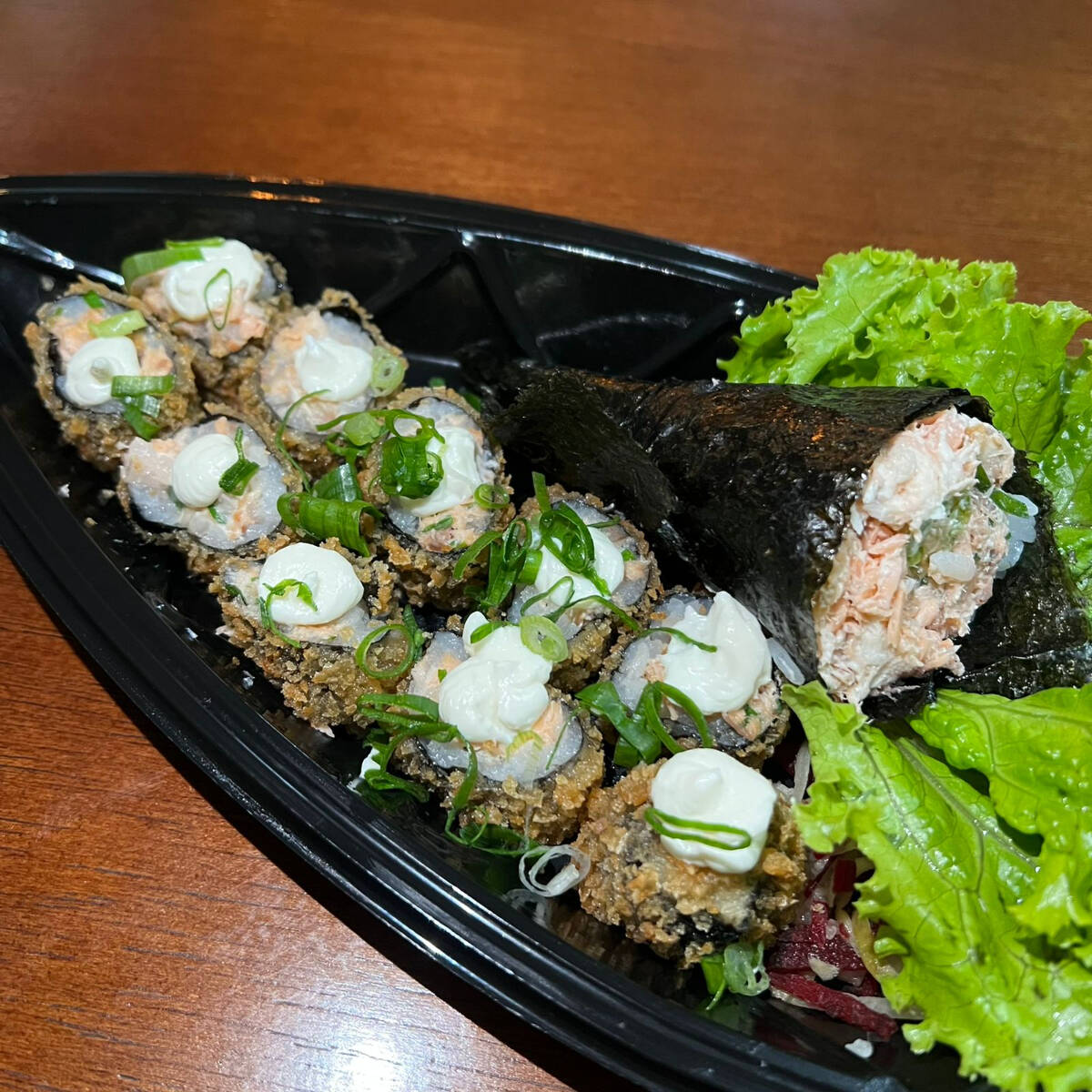 10 mini hot e 1 mini temaki salmao grelhado