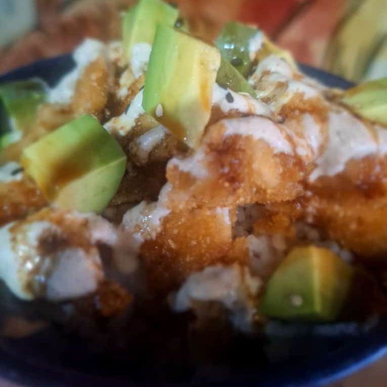 Arroz con pollo empanizado