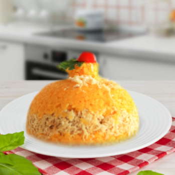 Cuscuz recheado de frango com Catupiry feito na hora, acompanhado de uma tapioca de doce de leite com banana e uma coca - cola 350 ml. Ideal para um almoço rápido, reforçado e cheio de sabor. Foto Ilustrativa.