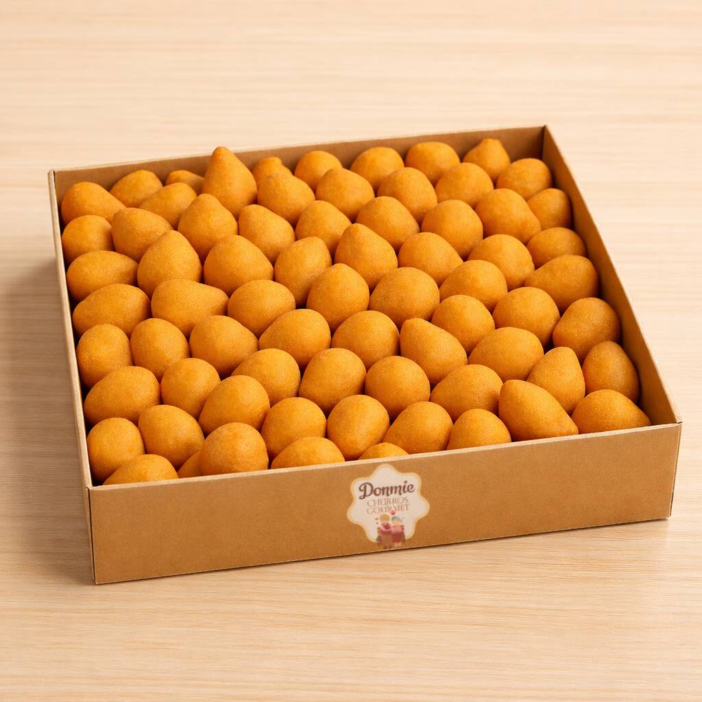 Nossos salgadinhos são preparados com todo o carinho, resultando em opções crocantes, saborosas e irresistíveis para o seu pedido. Nós temos as seguintes opções em nosso cardápio, Mini Coxinha, Mini Bolinho de Queijo, Mini Bolinho de Carne, Mini Bolinho de Calabresa, Mini Risole de Presunto e Queijo, Mini Enroladinho de Salsicha, Mini Kibe e, para finalizar, nosso Mini Churros. *Imagem meramente ilustrativa.