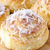 Deliciosa rosquinha com leite condensado e coco ralado