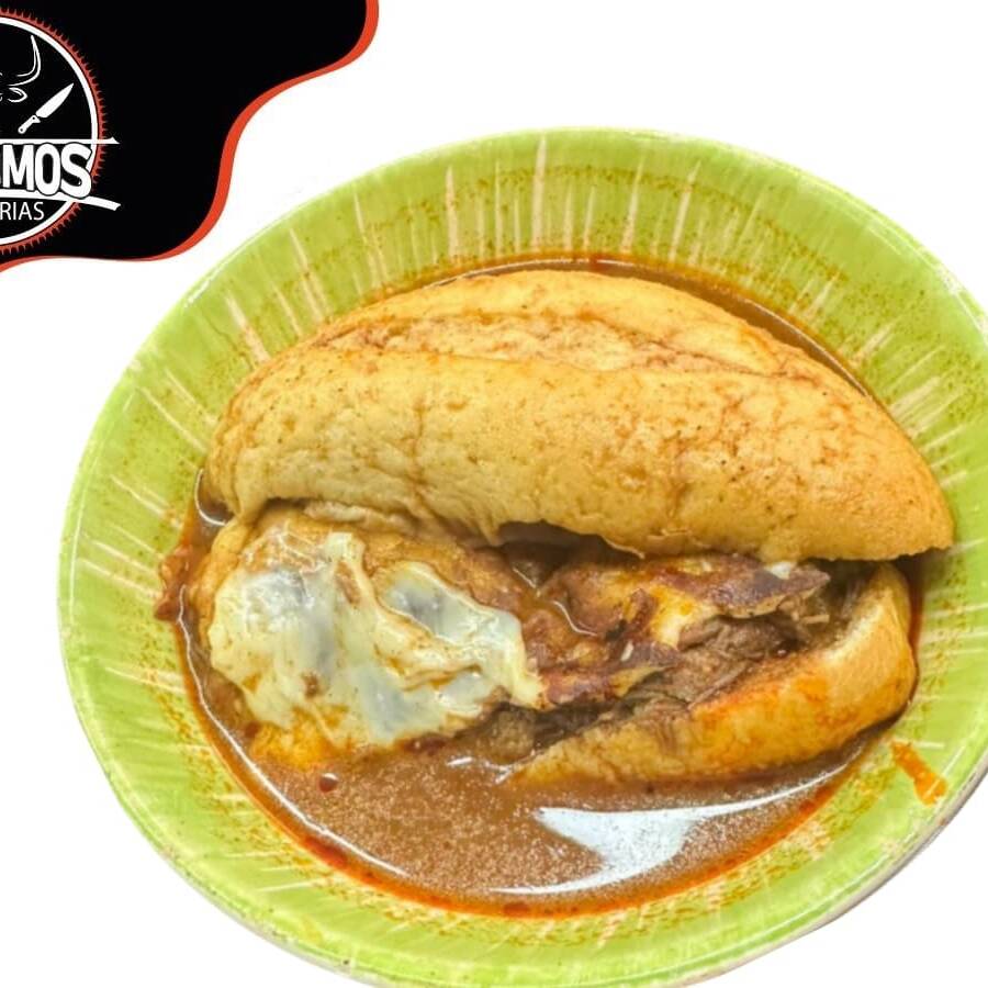 Torta Ahogada con Queso Asadero