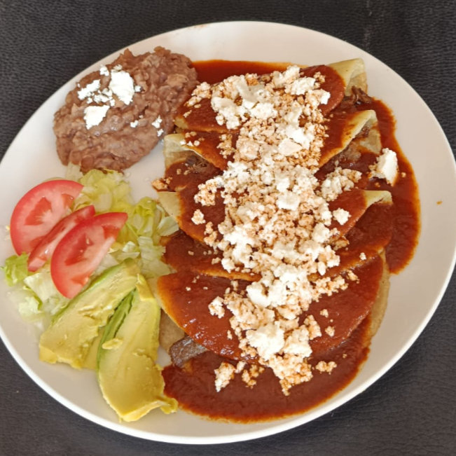 orden de 5 enchiladas rojas con pollo