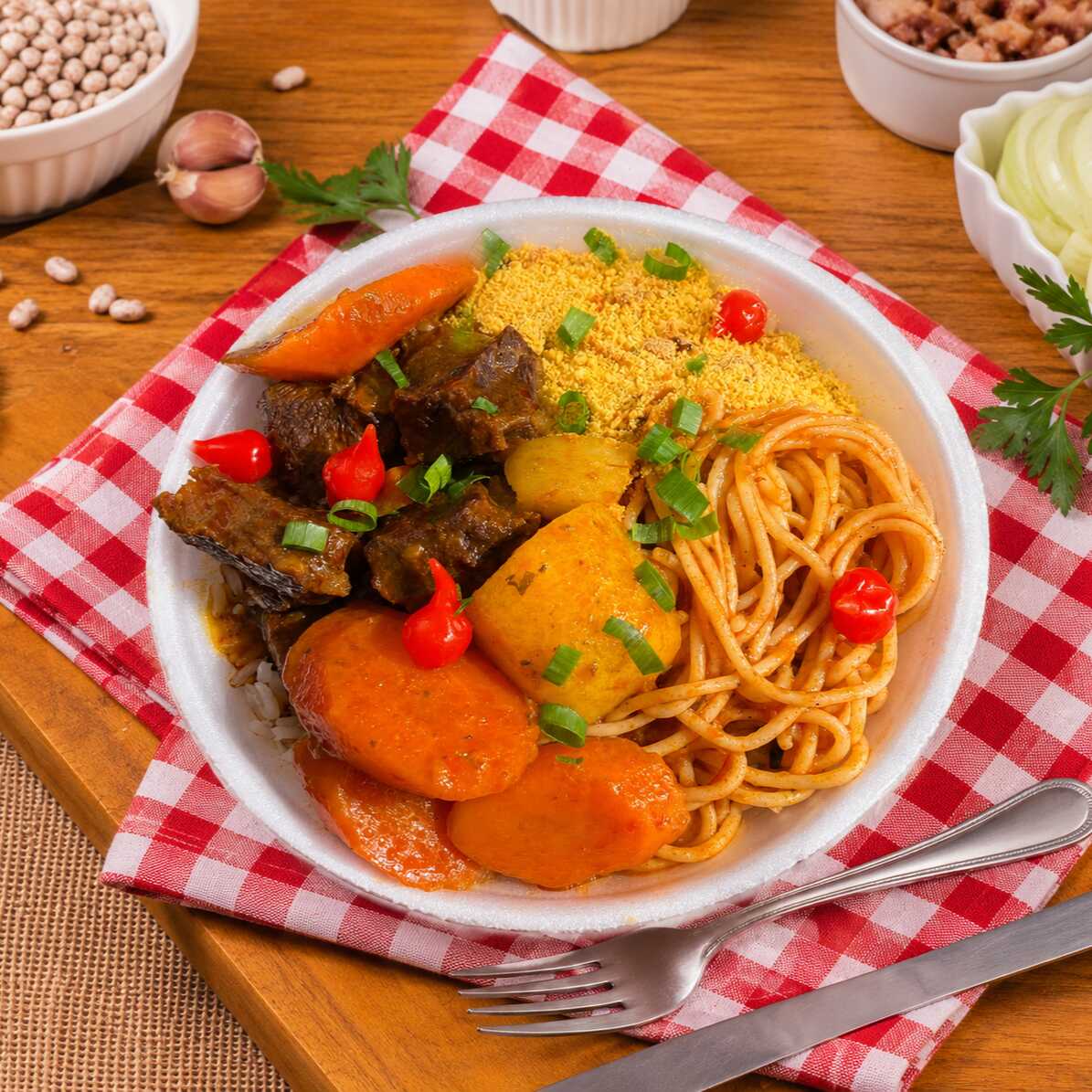 (Marmita Indicada Para 01 Pessoa)Carne de Panela com Arroz/Feijão
