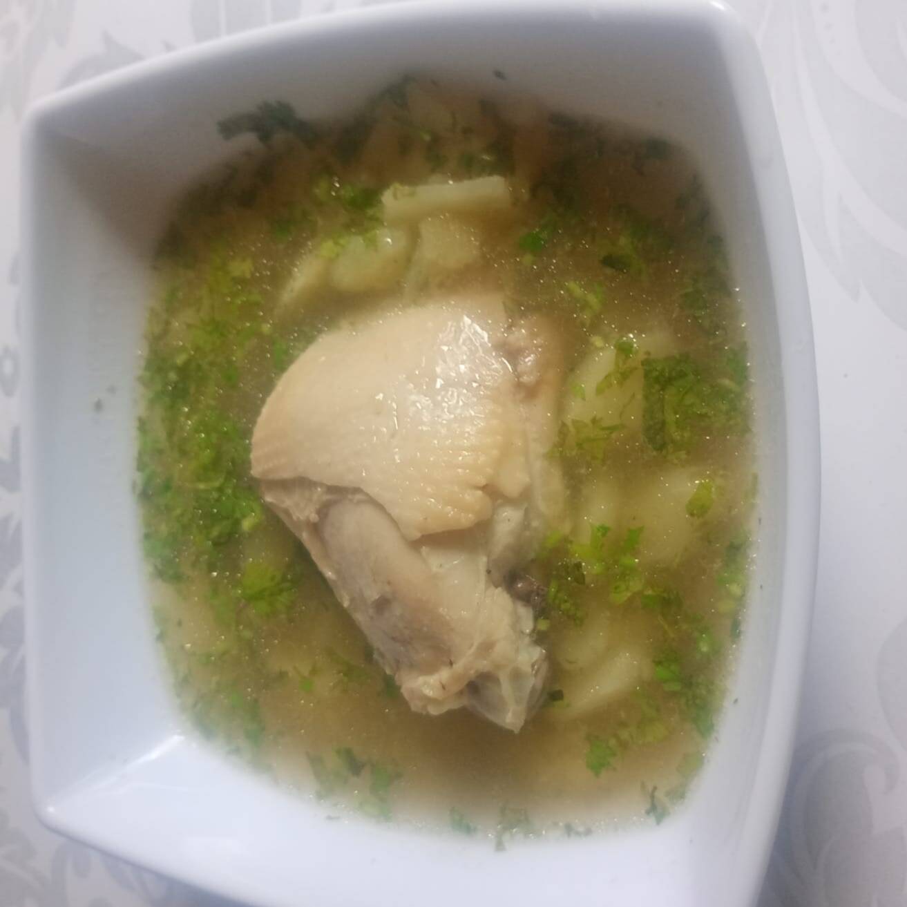 Caldo de Pollo mas Arepa