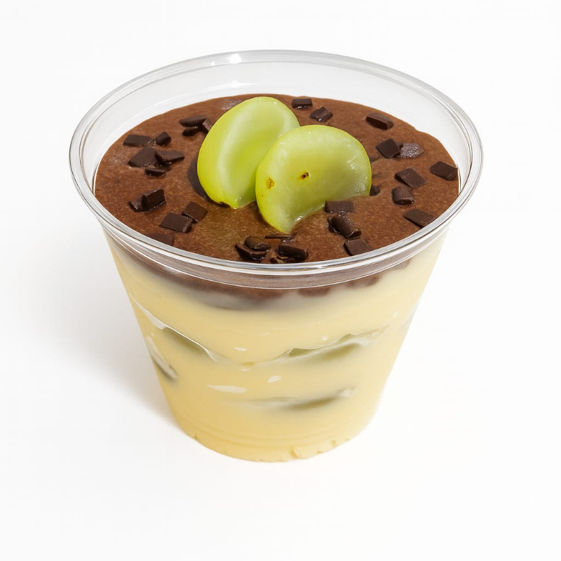 Copo recheado brigadeiro branco, uvas verdes e cremosa camada de ganache