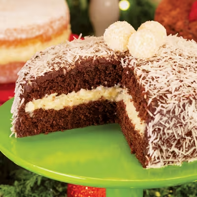 A deliciosa combinação entre um bolo de chocolate super fofinho, recheado com beijinho e coberto por ganache de chocolate e coco ralado.
Para informações de ingredientes e tabela nutricional consulte o site.