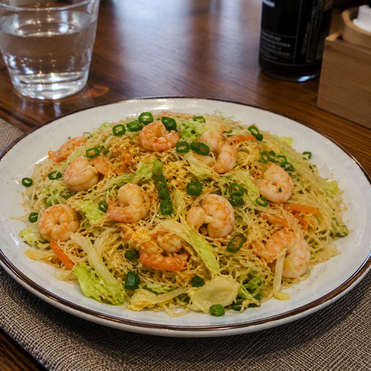 Macarrão Bifum no ponto certo, envolvido no Molho Oriental Especial da Casa e combinado com Legumes Frescos. Escolha o sabor preferido.
