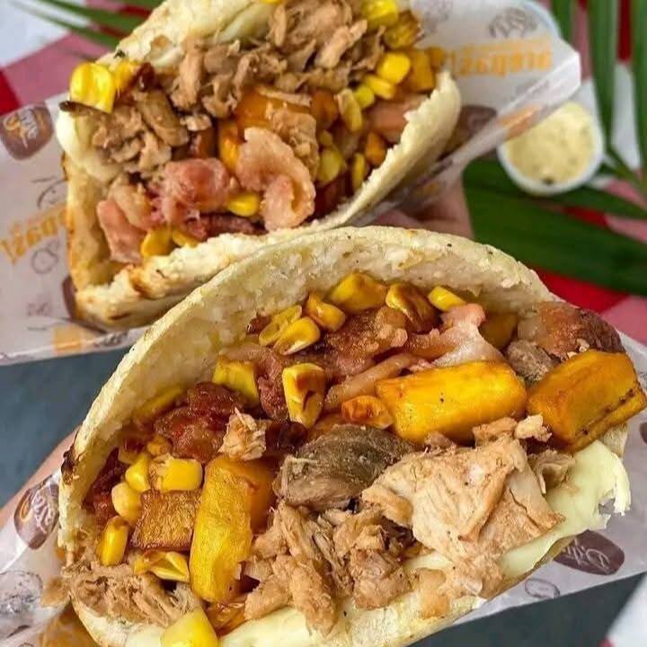 AREPA DE POLLO