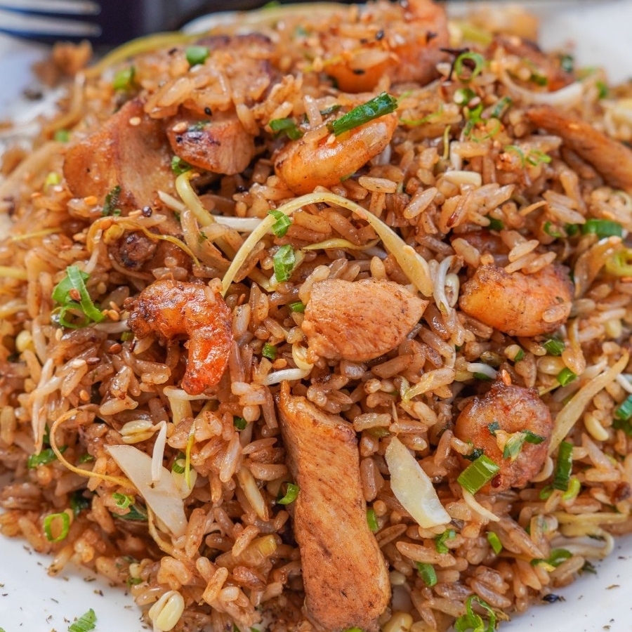 Arroz Chino Con Pollo y Camarón