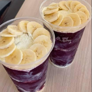 Combo 2 copos 550ml cada , tradicional com banana , leite condensado ,leite em pó e paçoca. Leve mais por menos!