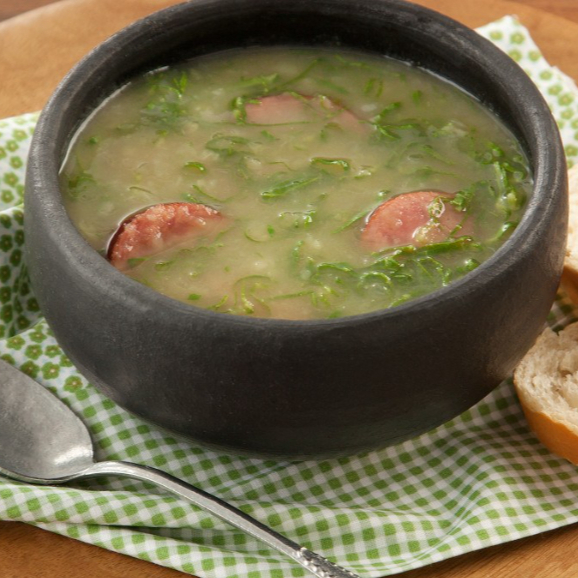 Calabresa, couve, batata inglesa e cebola