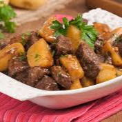 Carne Fatiada, Batata Frita, Cebolinha, Cenoura e Temperado Ao Shoyu