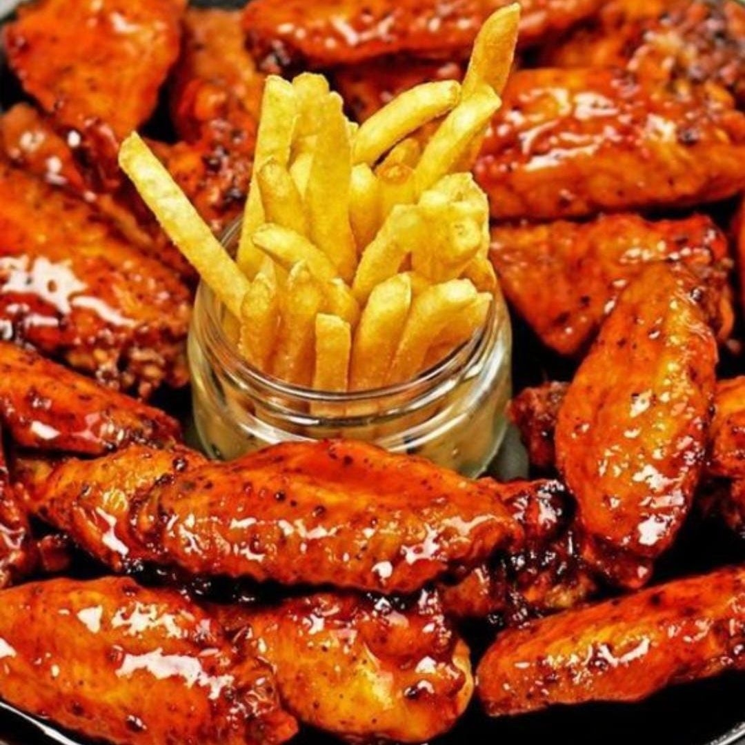 Mega Combo Alitas x12 & Costillas x12 + Papas