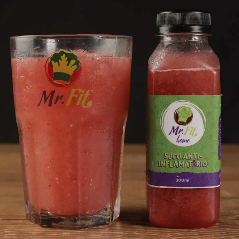 Reforce sua saúde com o suco Anti-inflamatório. Com morango, gengibre e linhaça, esta bebida refrescante é uma ótima fonte de nutrientes que ajudam a combater inflamações, além de ser deliciosa e revigorante! Sem Glúten, Zero Lactose, Sem Conservantes, Vegano, Sem Açucar, Low Carb e Ultracongelado. Ingredientes: Morango, gengibre, linhaça e água de coco. Modo de Consumo: Descongelar em micro-ondas de 1 a 3 min e agitar ou deixar descongelar naturalmente ou na geladeira até o ponto de consumo.