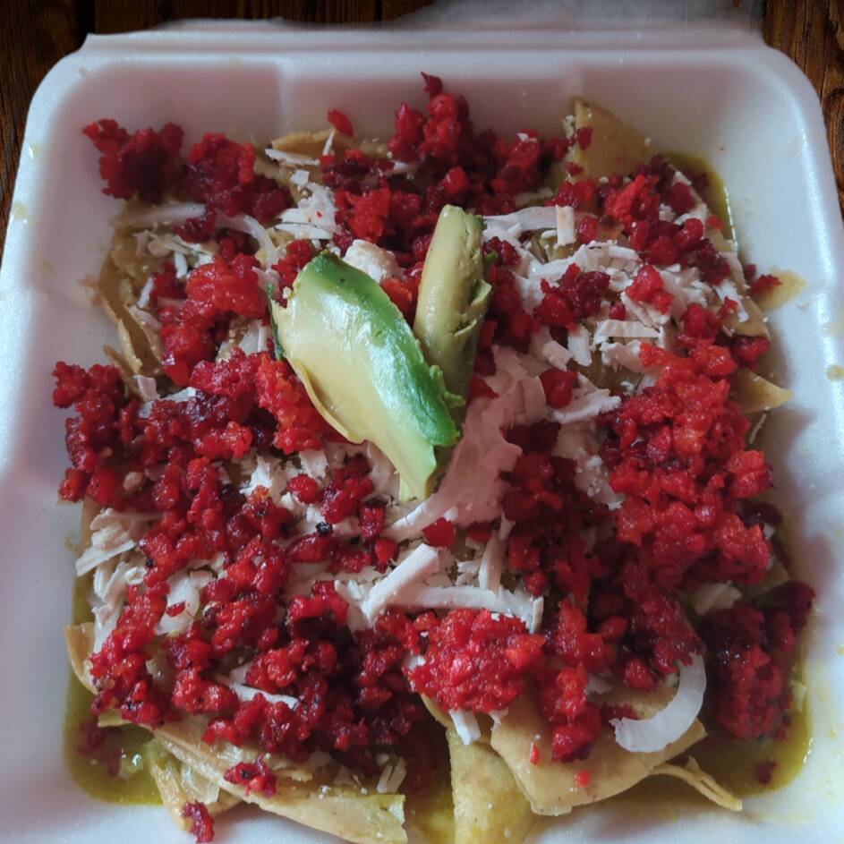 CHILAQUILES C.CHORIZO CHAROLA GRANDE+ AGUA O CAFE