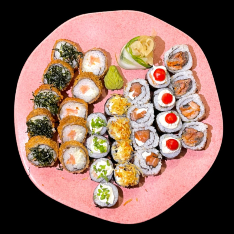 Este item acompanha 1 molho teriyaki/tarê (30ml), 1 molho shoyo (30ml) e 2 hashis. 20 sushis variados e 10 peças fritas. - Obs: não trocamos os hots por sushi.