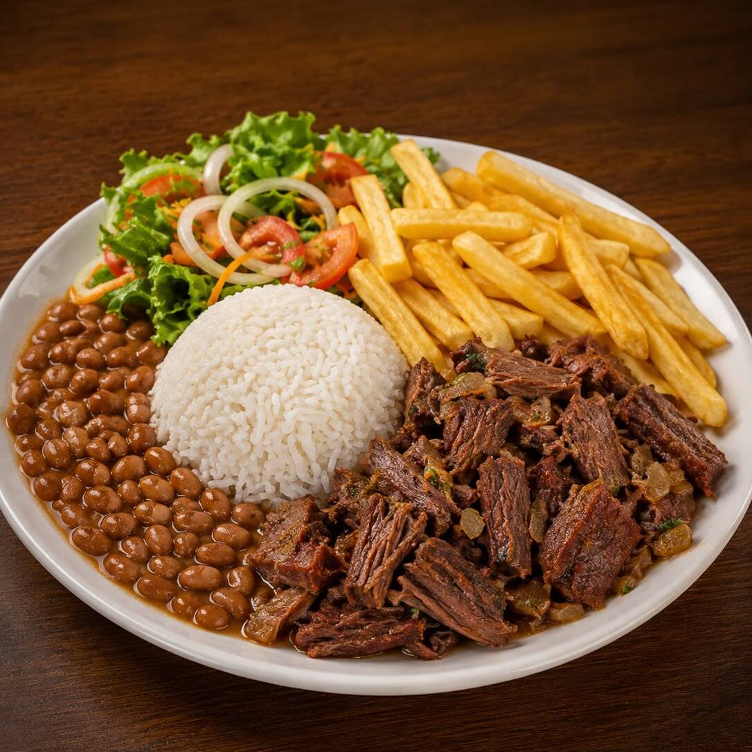 Carne de sol macia e bem temperada, acompanhada de arroz, feijão, batata frita e salada.