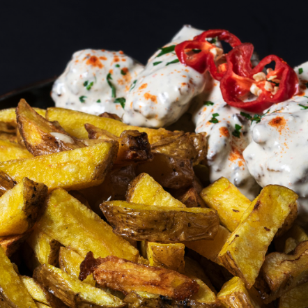 12 Alitas Acevichadas con Papas Fritas