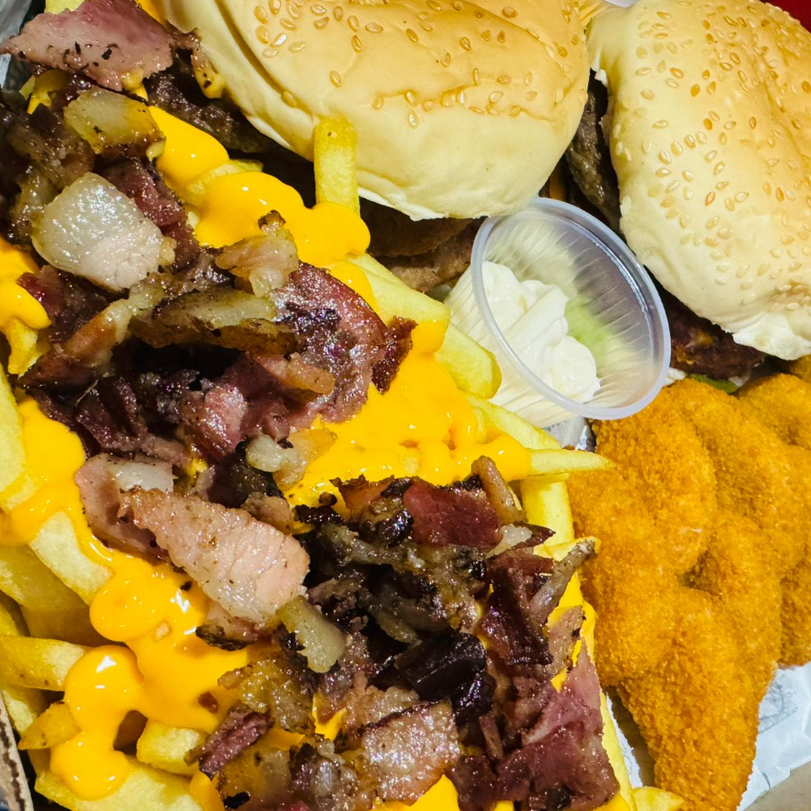2 Gordão Duplo, 250 Gr Batata C/ Bacon, Calabresa, Cheddar, 8 Nugget