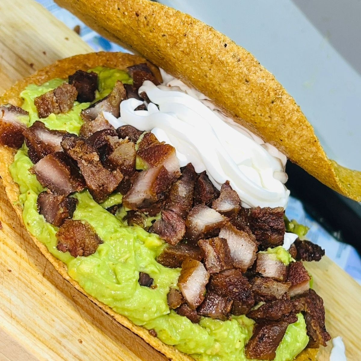 Tostada Grande De Chicharrón
