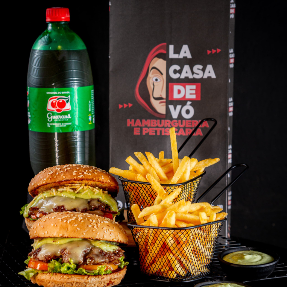 2 X-Burguer Artesanal (pão gourmet,smash 100g, queijo mussarela, alface, tomate, cebola na chapa e molho especial) + 2 batatas P + Antártica 1L