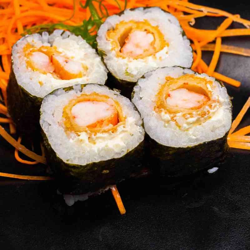 Camarão fresquinho envolto em arroz bem temepardo, cream cheese profissional. Equilíbrio em cada peça.
Acompanha 1 hashi, 1 tarê e 1 shoyu.