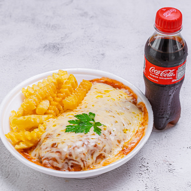 marmita com delicioso filé de frango parmegiana (empanado em massa crocante coberto com molho de tomate e queijo) acompanha arroz branco e fritas + Coca Pet 200 Ml. Marmita indicada para 01 pessoa.