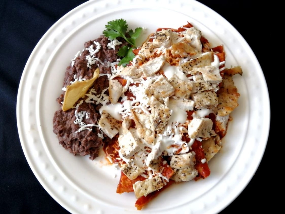 Chilaquiles Rojos con pollo