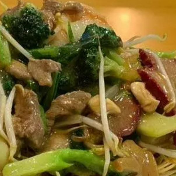 Tallarín Saltado con Chancho y Verduras
