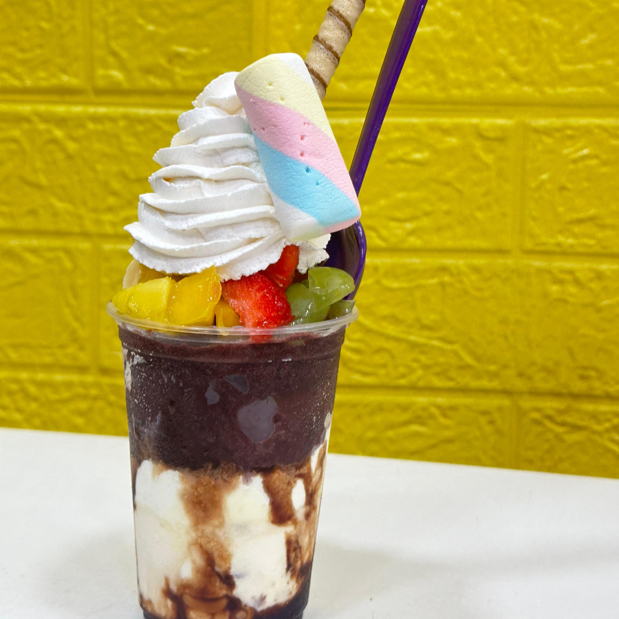 Descubra o sabor autêntico da Amazônia em cada colherada. Açaí cremoso, refrescante e feito pra combinar com os acompanhamentos que você mais ama. Um prazer natural, exclusivo da Mawak.