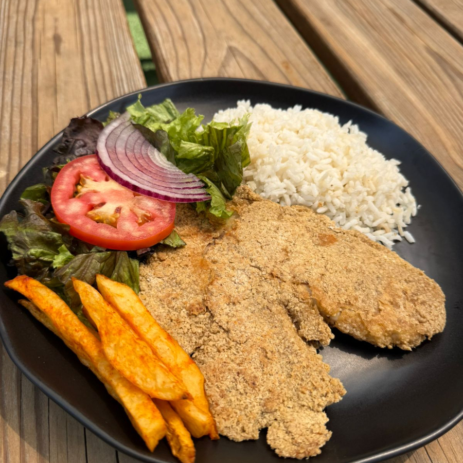 Tilapia Empanizada con Arroz