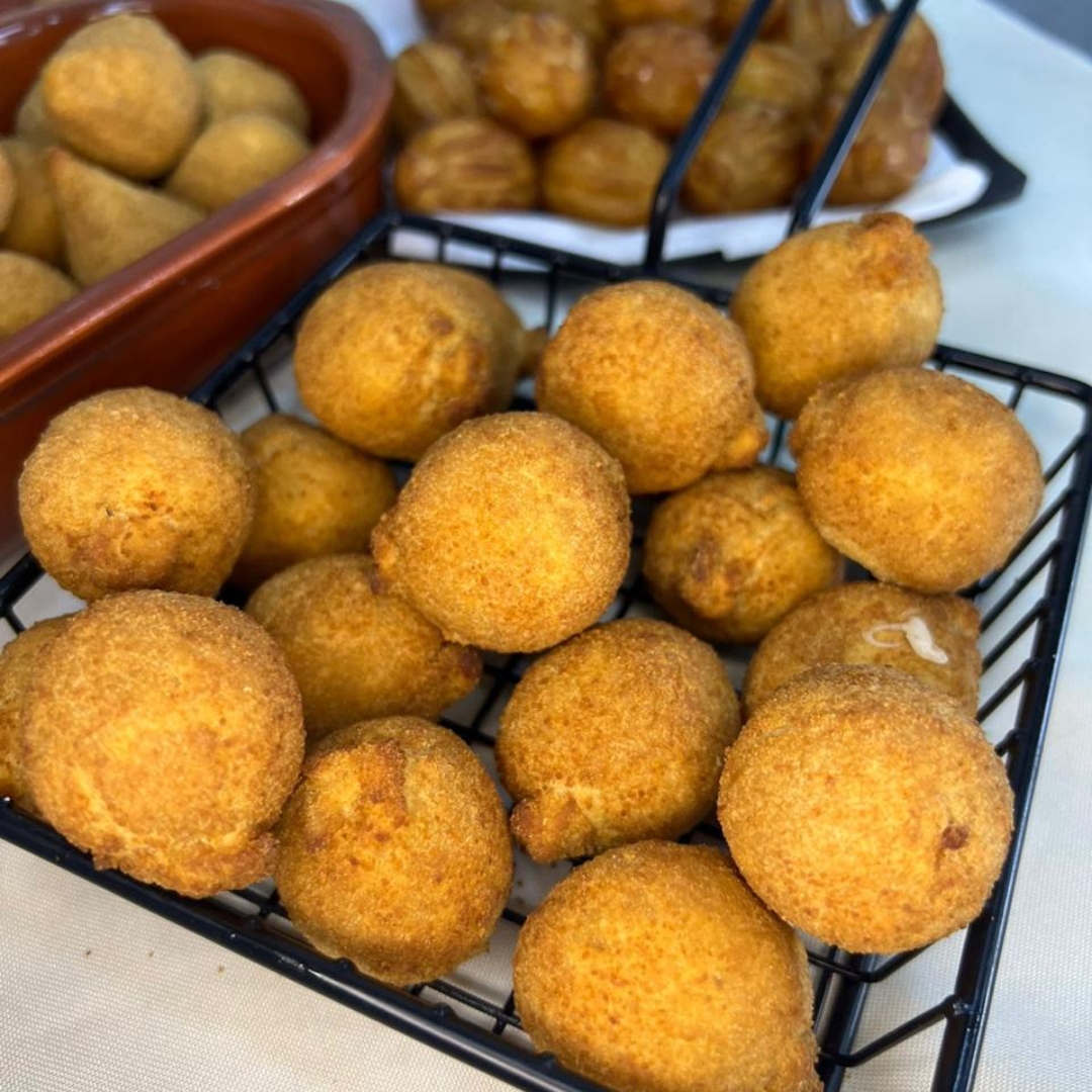 25 coxinha, 25 b. queijo, 25 risoles, 25 b. calabresa