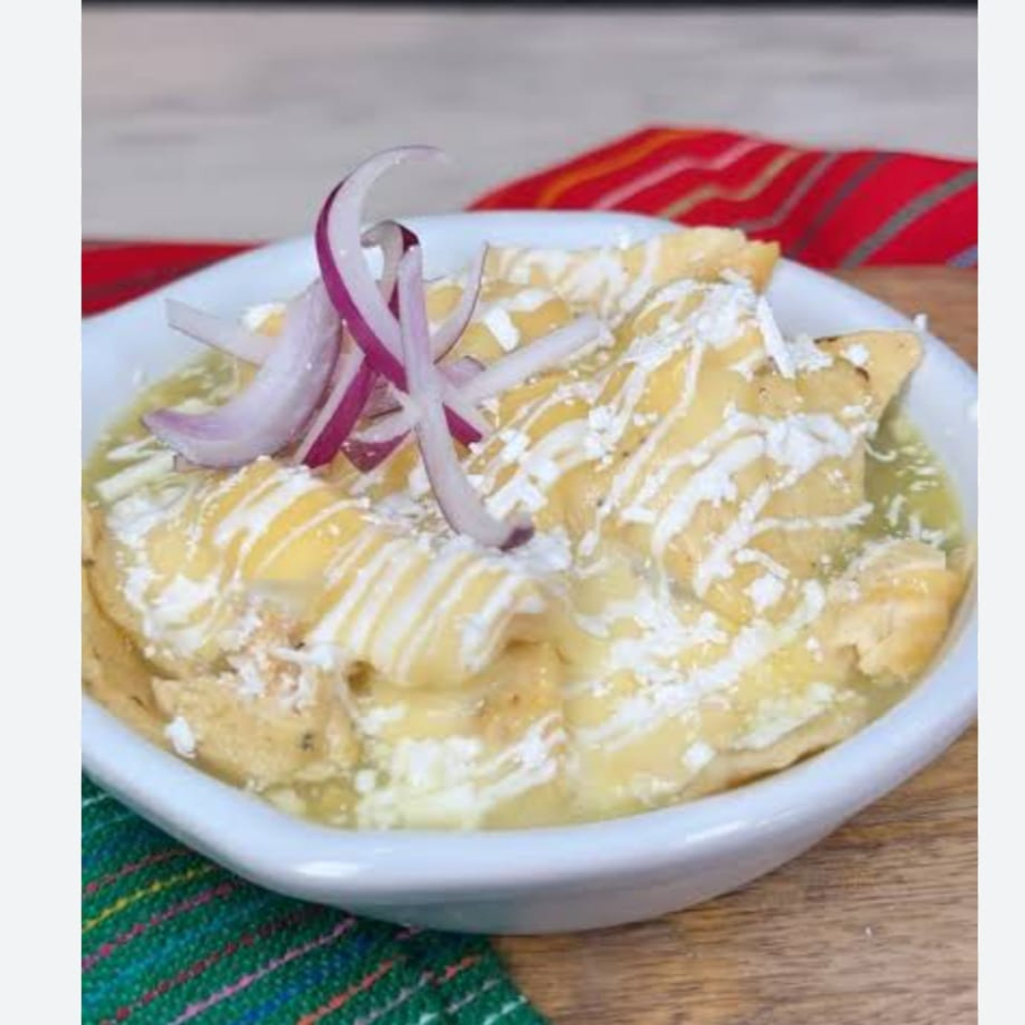 Chilaquiles Suizos con Queso Fundido