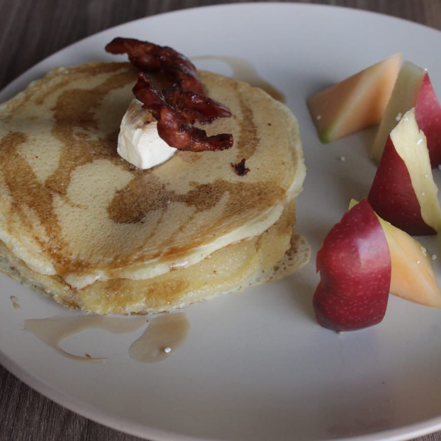 HOTCAKES CON TOCINO
